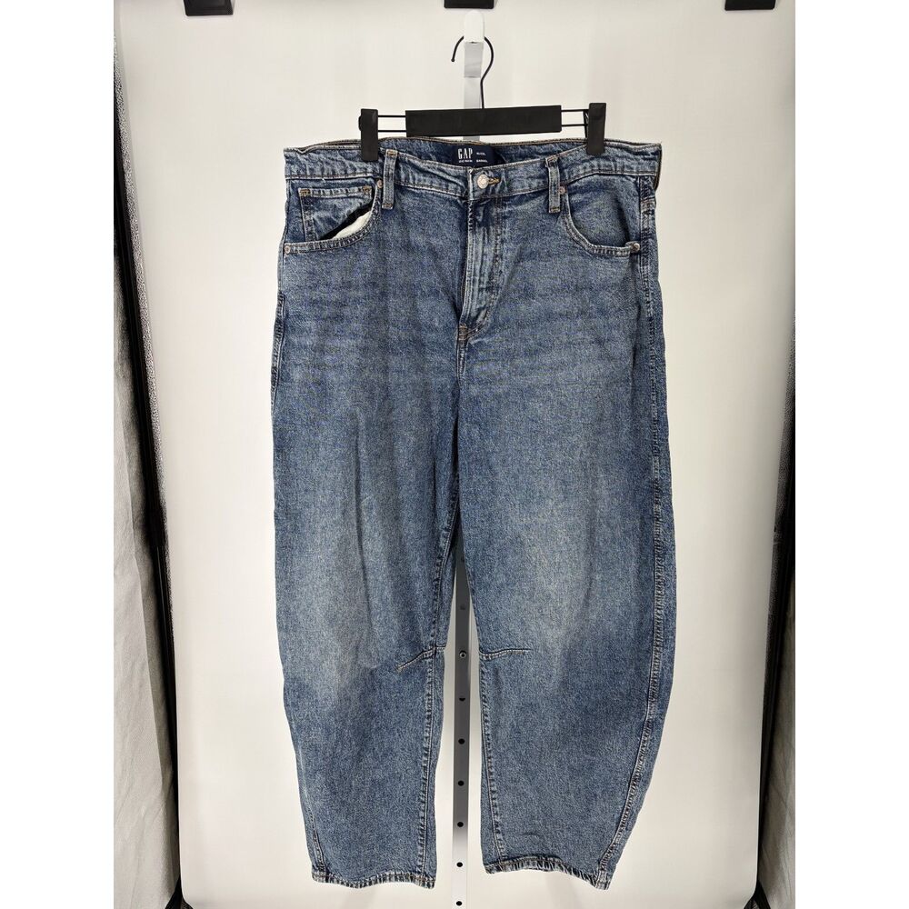 GAP Vintage High Rise Straight Leg/ Classic Medium Wash Relaxed Fit Denim